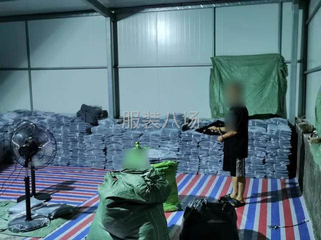 生產假冒名牌服裝被抓