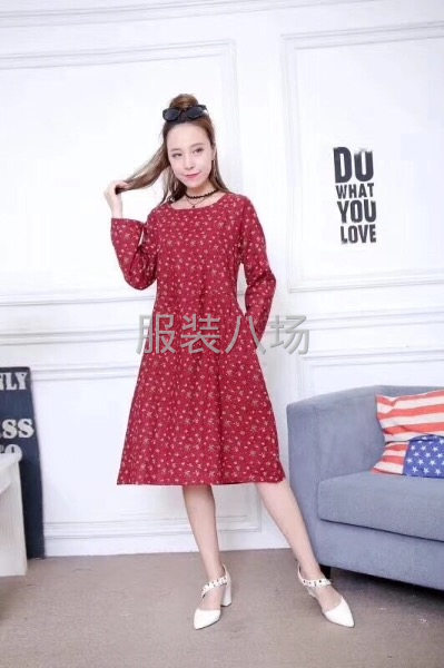 汉派尾货品牌女装货源批发-第2张图片