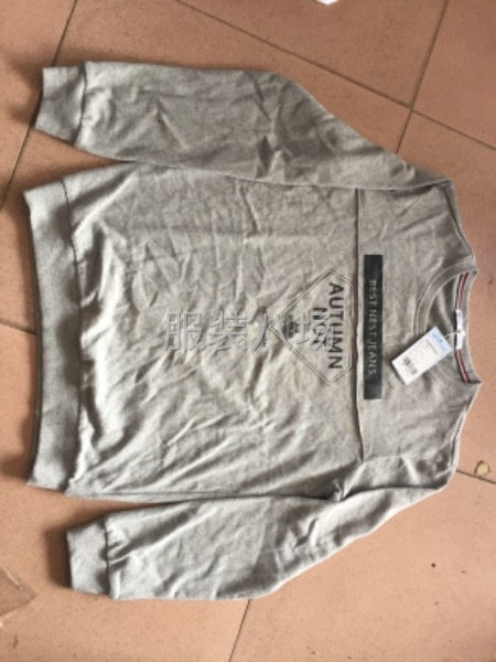 杂款有五百多件衣服和裤子-第2张图片