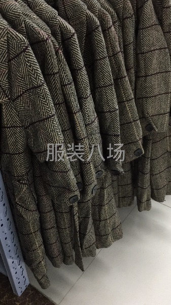 外貿(mào)尾貨服裝批發(fā)，品牌折扣女裝批發(fā)，聯(lián)系電話微信182015-第2張圖片