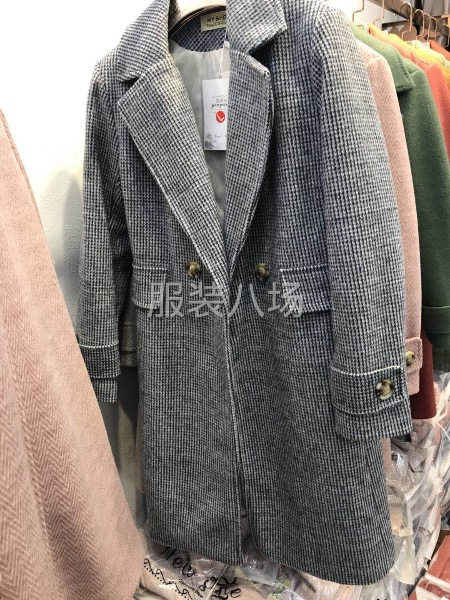 外貿(mào)尾貨服裝批發(fā)，品牌折扣女裝批發(fā)，聯(lián)系電話微信182015-第6張圖片