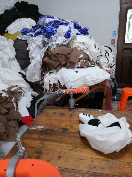服装厂招车位和后道包装工