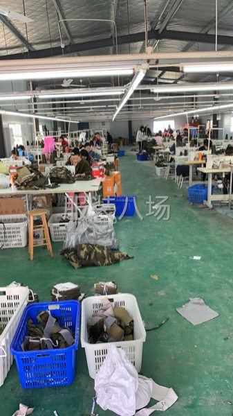 承接各类棉衣羽绒服，裤子，上衣，来料加工，包头尾，裁片都可！-第1张图片