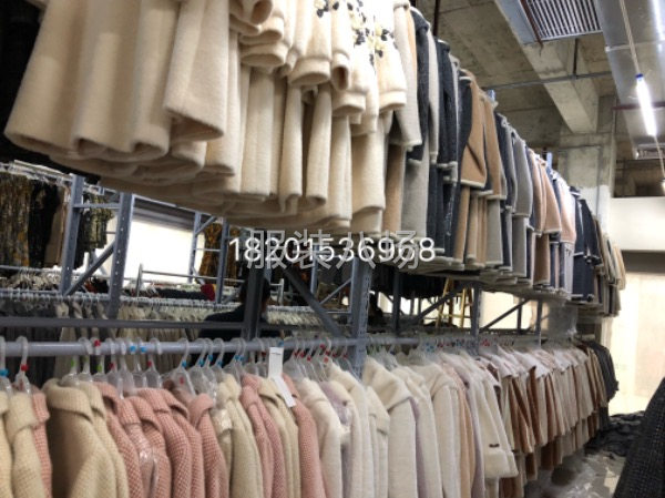 最便宜的工厂服装一手货源在哪里武汉依秀商贸有限公司-第8张图片