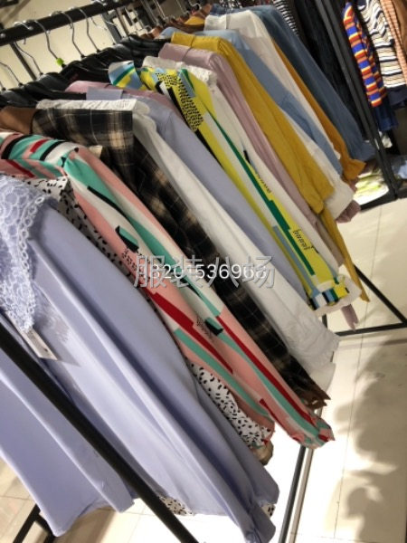 武汉工厂女装货源，新款尾货服装，汉依秀服饰.欢迎加盟，在再批-第3张图片