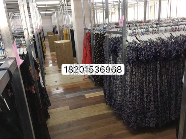 武汉工厂女装货源，新款尾货服装，汉依秀服饰.欢迎加盟，在再批-第2张图片