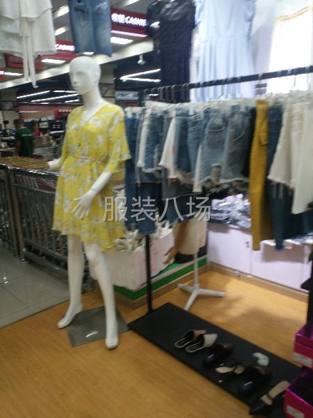 服装店设备转卖-第1张图片