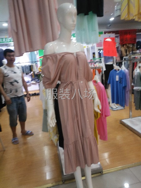 服装店设备转卖-第6张图片