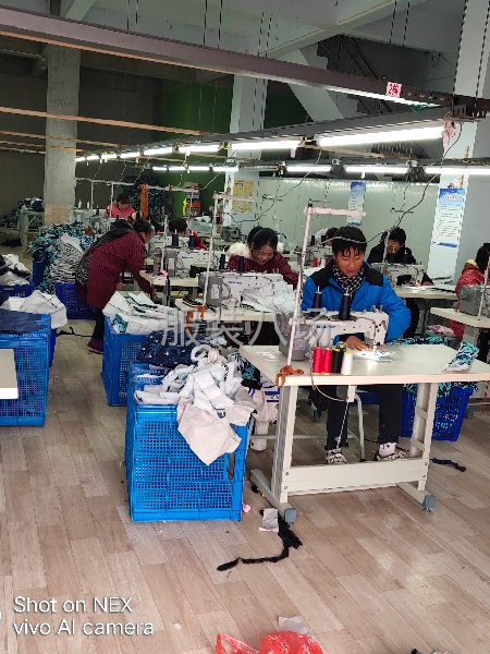 本厂现有20人服装加工厂，有货源老板联系，-第3张图片