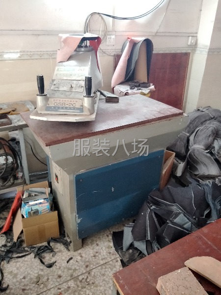 承接激光牛仔烧烂冲烂，各类绣花加工-第1张图片