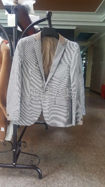 現有一批精品西服超低價處理了，十個顏色二十萬件，尺碼齊全-第2張圖片