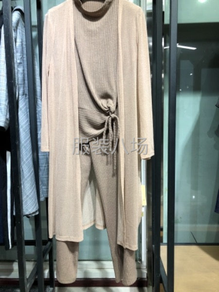 武汉最大品牌尾货批发中心，工厂一手货源，3000平仓库现货供-第8张图片