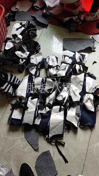 承接各种服装，下半年主要以夹克，棉袄为主，有量你就来。-第2张图片