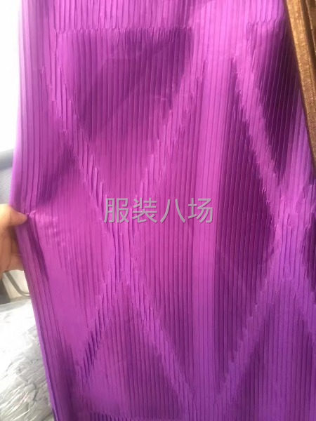 服装压褶，，面料裁片压褶，成衣压褶等。-第5张图片