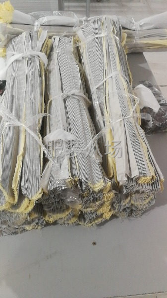 服装压褶，，面料裁片压褶，成衣压褶等。-第8张图片