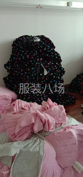 我們廠一十幾人長(zhǎng)年做服裝加工的，要求能長(zhǎng)期合作的優(yōu)秀。-第1張圖片