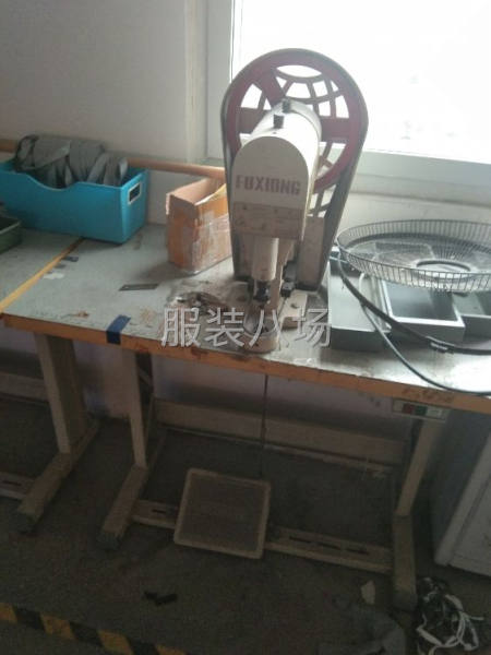 冚车，锁边车，钮扣机，烫台等成套设备转让-第4张图片