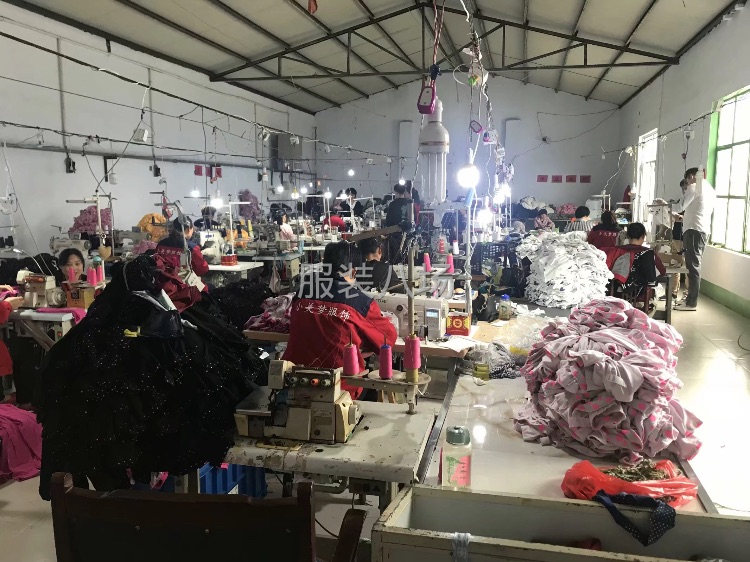 服装架工厂转让 带设备！-第1张图片