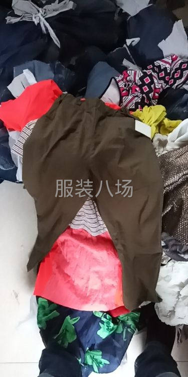 服装店下架的杂款女装童装-第1张图片