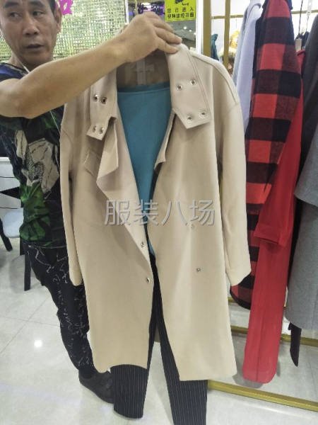 女式羊绒大衣-第1张图片