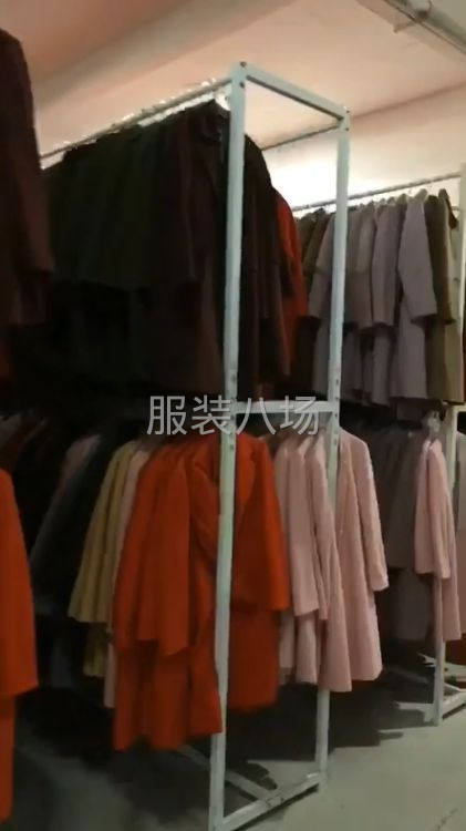 十万件女装羊绒呢子大衣整理入库，整款整码，直播老板，连锁店老-第2张图片