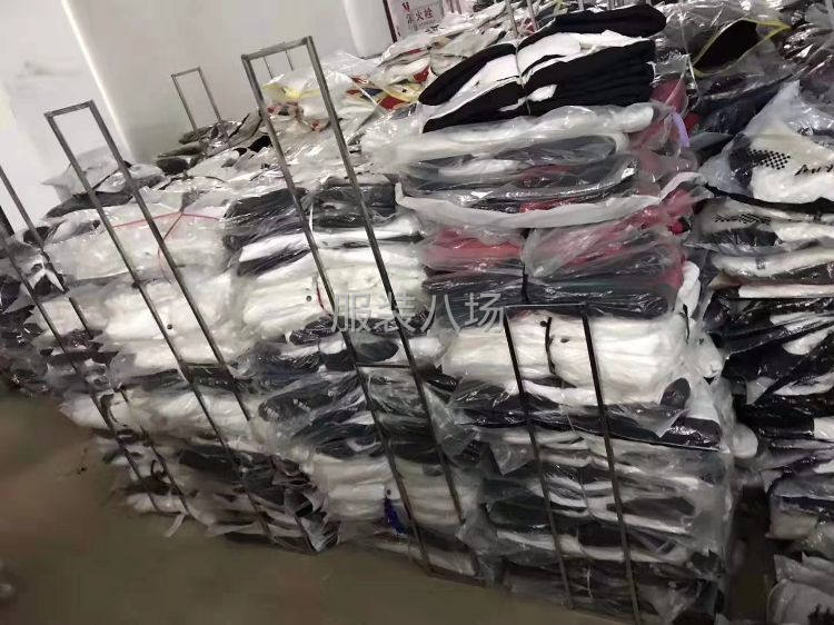 羽绒服女装，码数S.M.L，数量300多件，24清，需要的尽-第7张图片