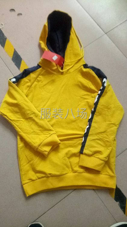 本公司高价收购衣服，布料等货尾，欢迎来电。-第1张图片