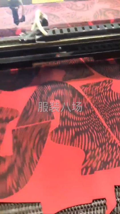 激光自动识别切割   服装无缝压㬵   羽绒服粘合压㬵-第1张图片