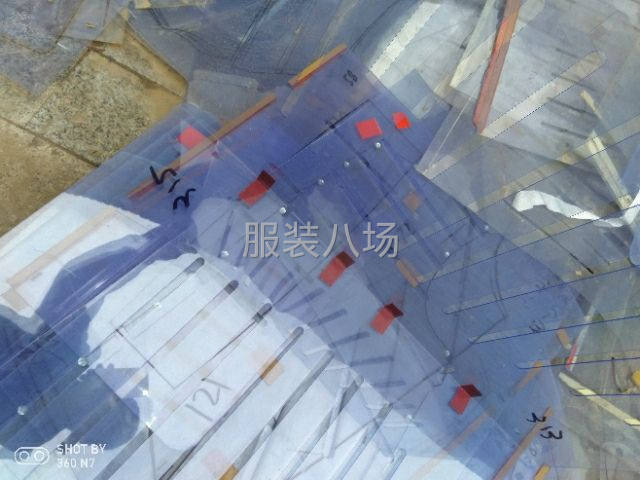 全國高價回收廢舊服裝模板-第2張圖片