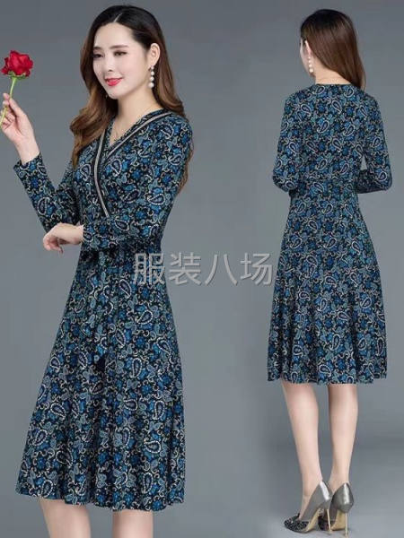 品牌折扣女裝批發(fā)，品牌尾貨服裝-第4張圖片