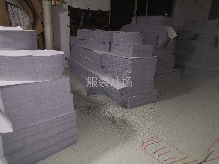 鑫亿特服装厂 招聘 熟练缝纫机工-第1张图片