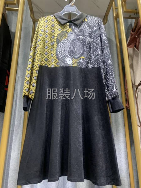 武漢品牌折扣女裝批發(fā)，品牌廠家一手貨源現(xiàn)貨供應(yīng)-第3張圖片