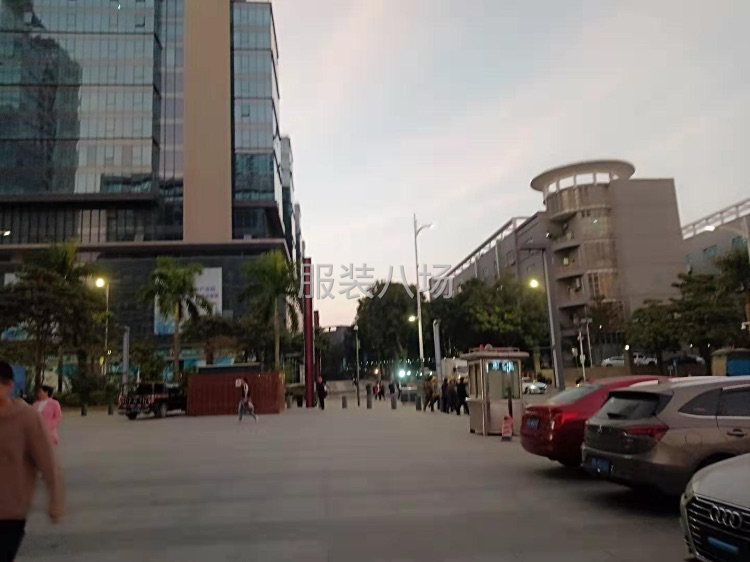 布吉区域地铁口店铺 物业直租-第1张图片