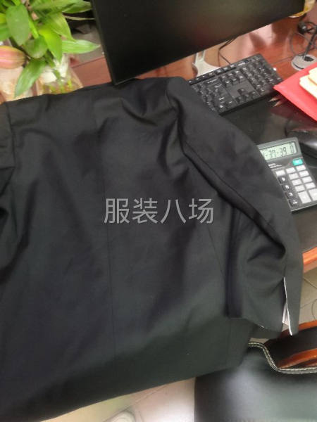 简单西装临工-第1张图片