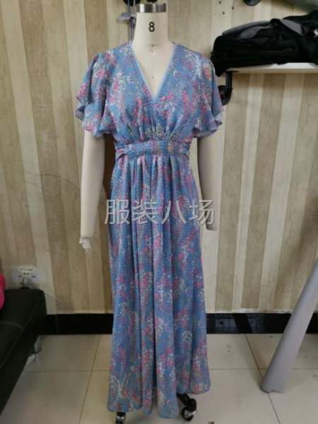 半精品连衣裙外发-第1张图片