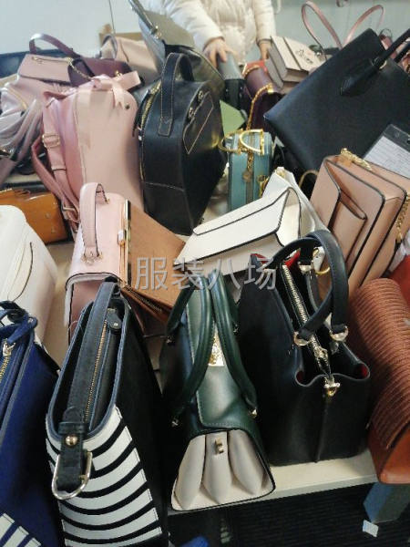 工厂杂款品牌女式包包处理-第6张图片