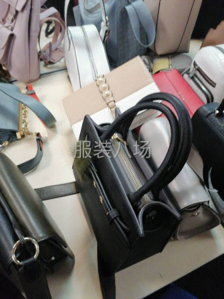 工厂杂款品牌女式包包处理-第2张图片