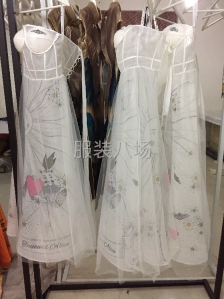 本工作室承接各类女式时装，礼服，汉服，洛丽塔加工。-第5张图片