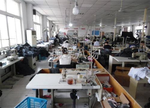 急招缝纫工车工小烫后道锁订包吃住-第9张图片