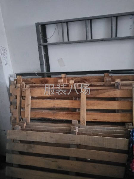 工人睡的高低床几十张，平车前衣柜十个-第1张图片