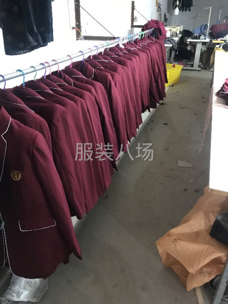 缝纫工10人，烫工2人.锁眼，订扣1人，生产组长领班1人。-第6张图片