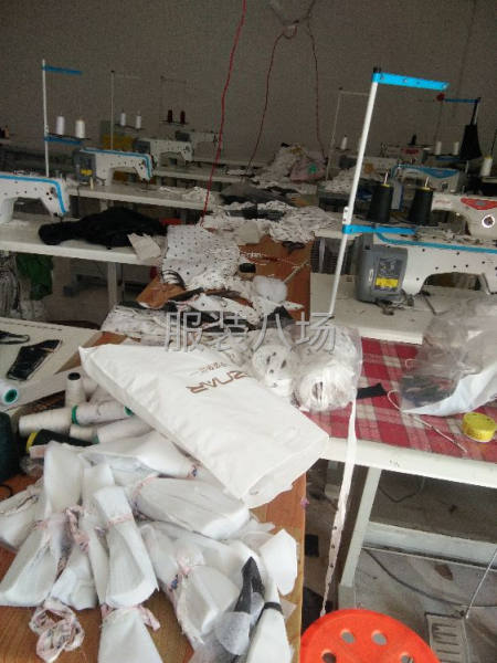 本厂承接各种高档精品，服装。量小。价格高。有七个高好车工。-第5张图片