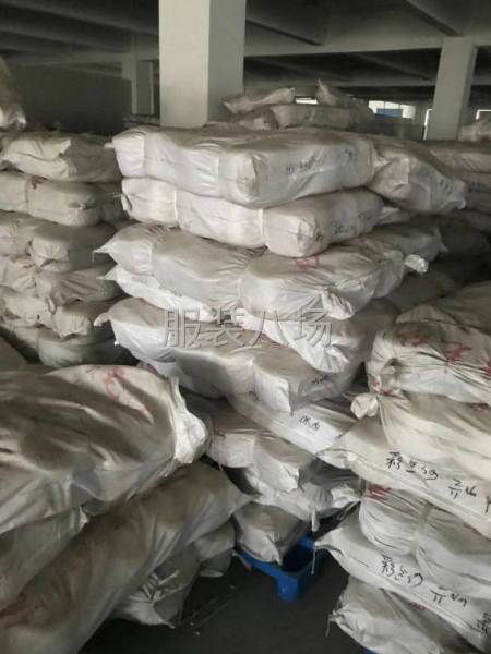 现金回收厂家库存尾货毛纱，毛衣，连衣裙-第5张图片
