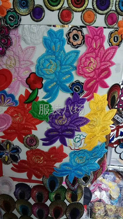 專業承接繡花平繡 袖套.圍巾.服裝.童裝.帽子 便褲 鞋子-第7張圖片