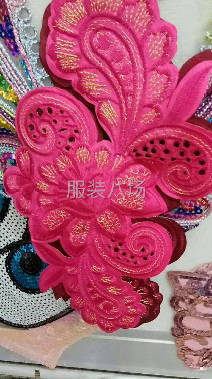 專業承接繡花平繡 袖套.圍巾.服裝.童裝.帽子 便褲 鞋子-第9張圖片