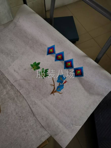 專業承接繡花平繡 袖套.圍巾.服裝.童裝.帽子 便褲 鞋子-第8張圖片