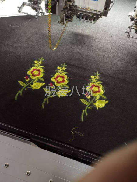 專業承接繡花平繡 袖套.圍巾.服裝.童裝.帽子 便褲 鞋子-第5張圖片