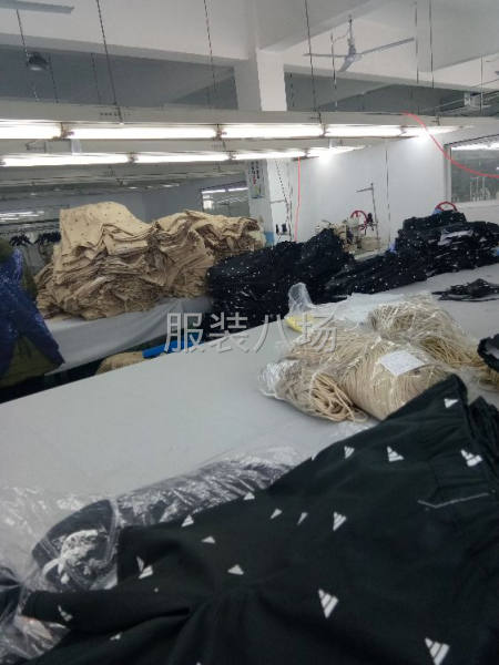 承接各类针织雪纺T恤夹克衫，本厂专做精品服装，质量保证，价格-第1张图片