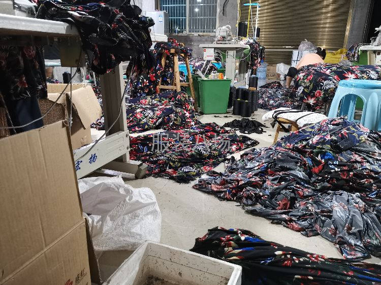 义乌市浦江县。服装以裤子为主工厂有50人。出货快质量可靠-第1张图片