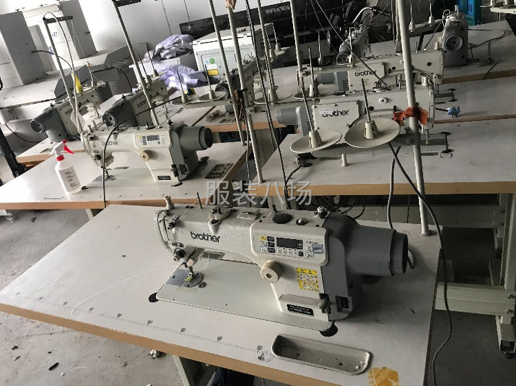 日本兄弟电脑平机100多台，圆头锁眼，电脑钉扣机-第4张图片